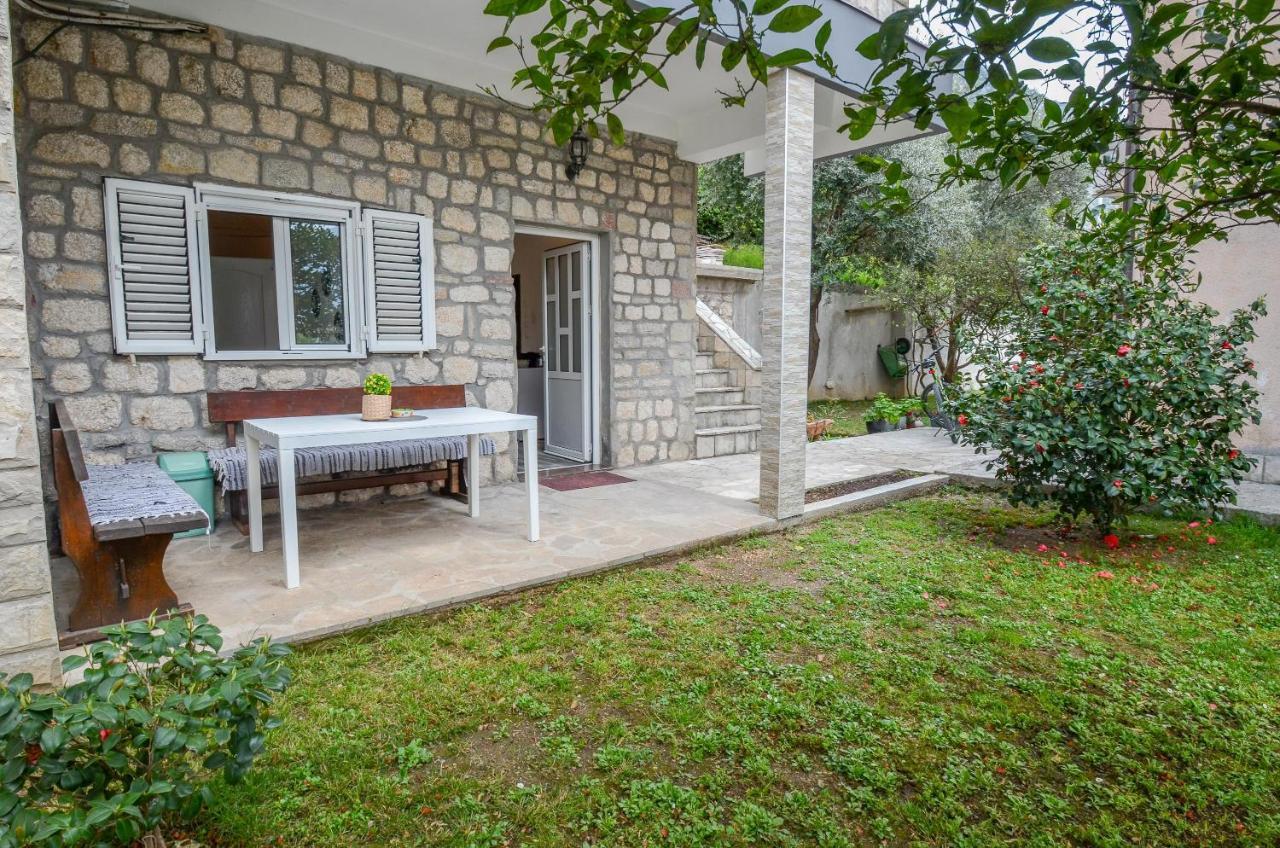 Appartamento Modern Seaside Escape - Stunning Sea View - Private & Stylish Cattaro Esterno foto