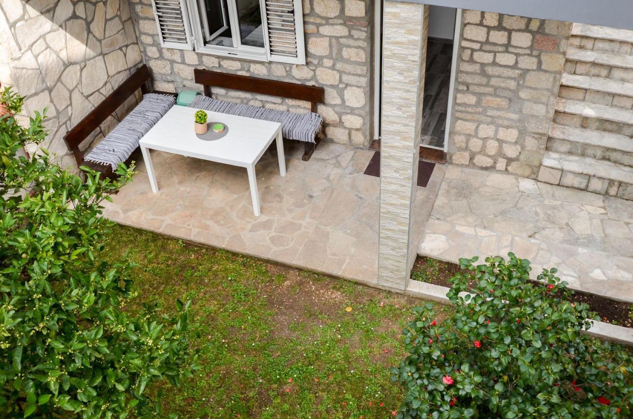 Appartamento Modern Seaside Escape - Stunning Sea View - Private & Stylish Cattaro Esterno foto