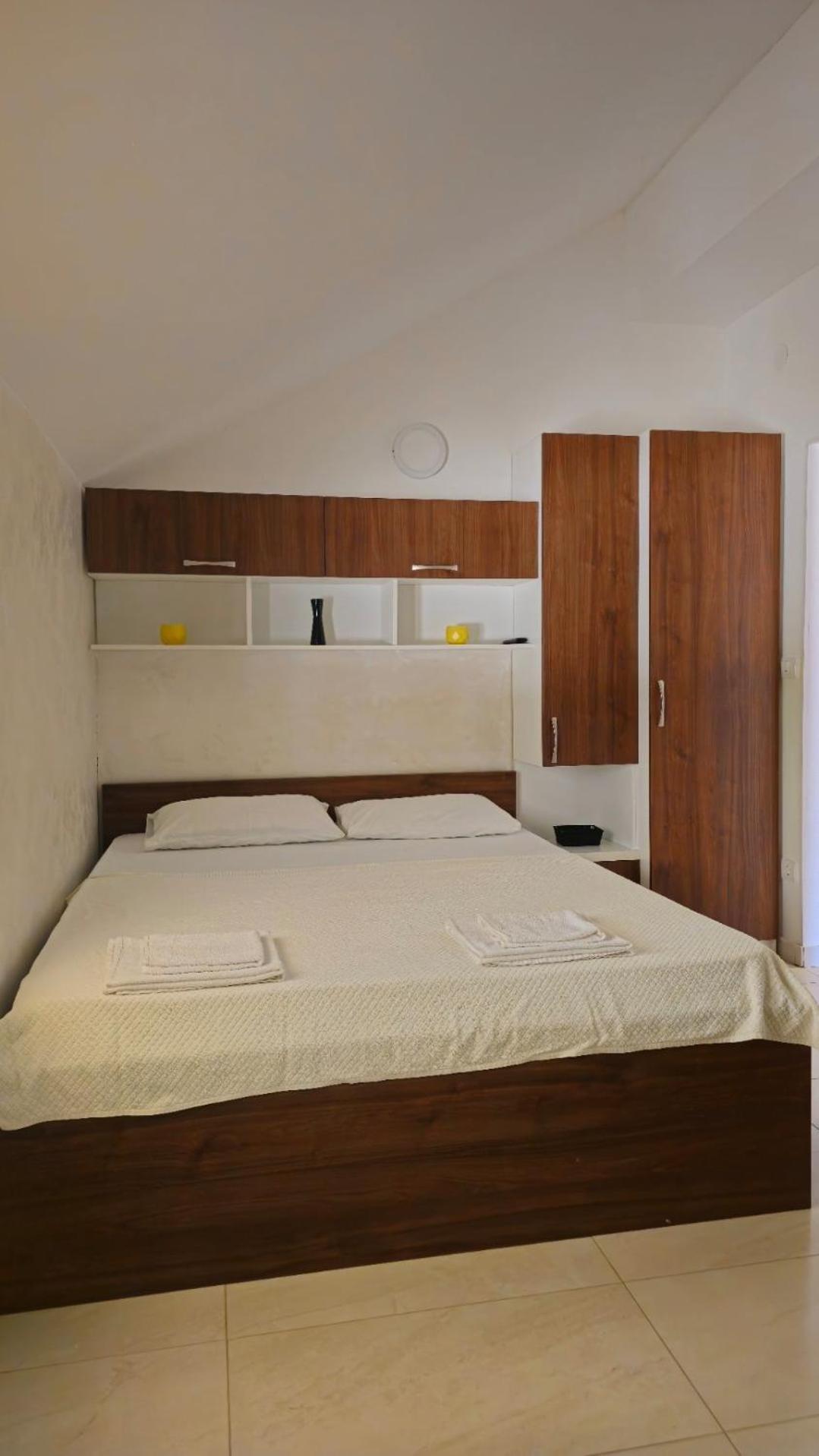 Appartamento Modern Seaside Escape - Stunning Sea View - Private & Stylish Cattaro Esterno foto