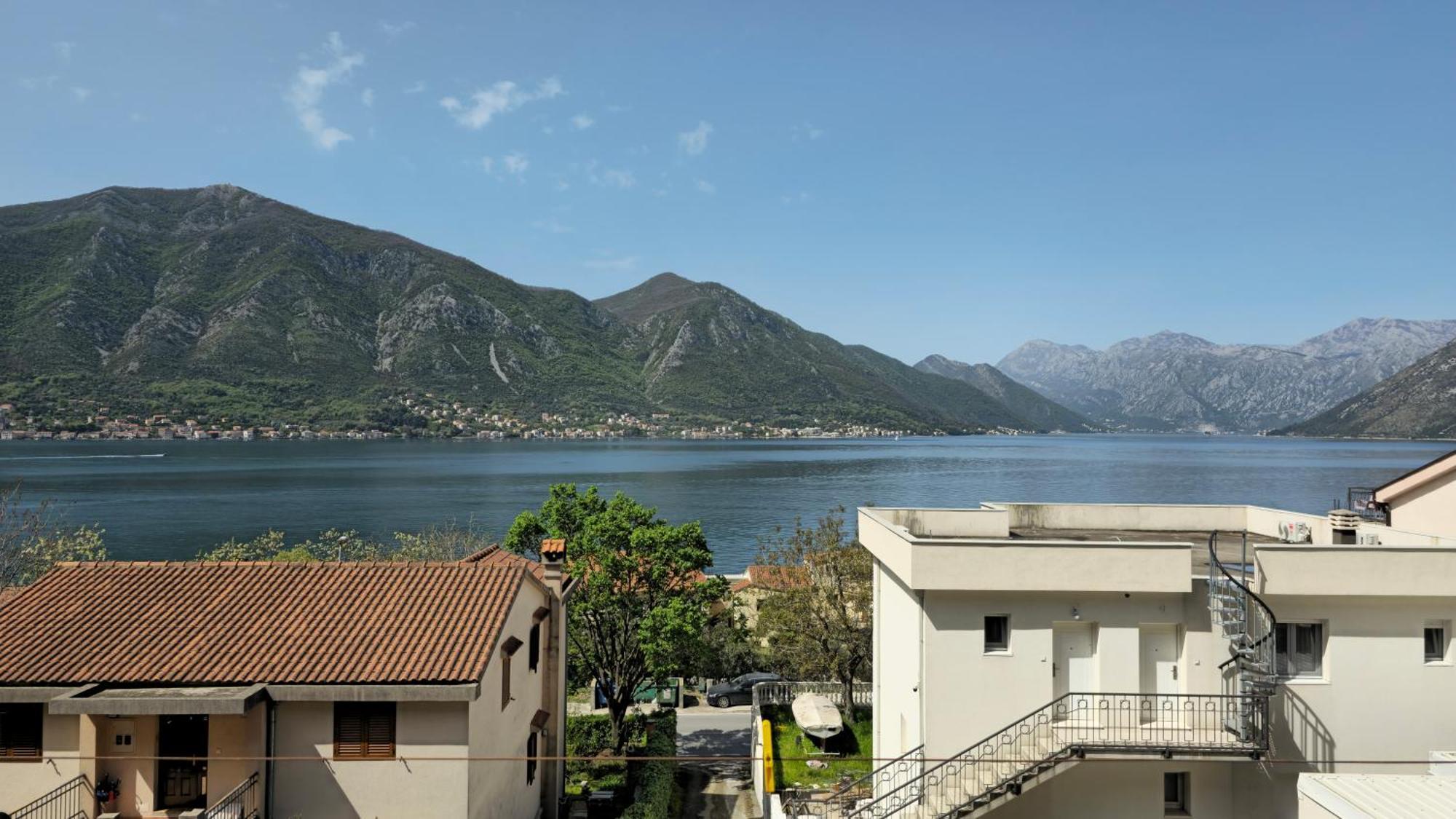Appartamento Modern Seaside Escape - Stunning Sea View - Private & Stylish Cattaro Esterno foto