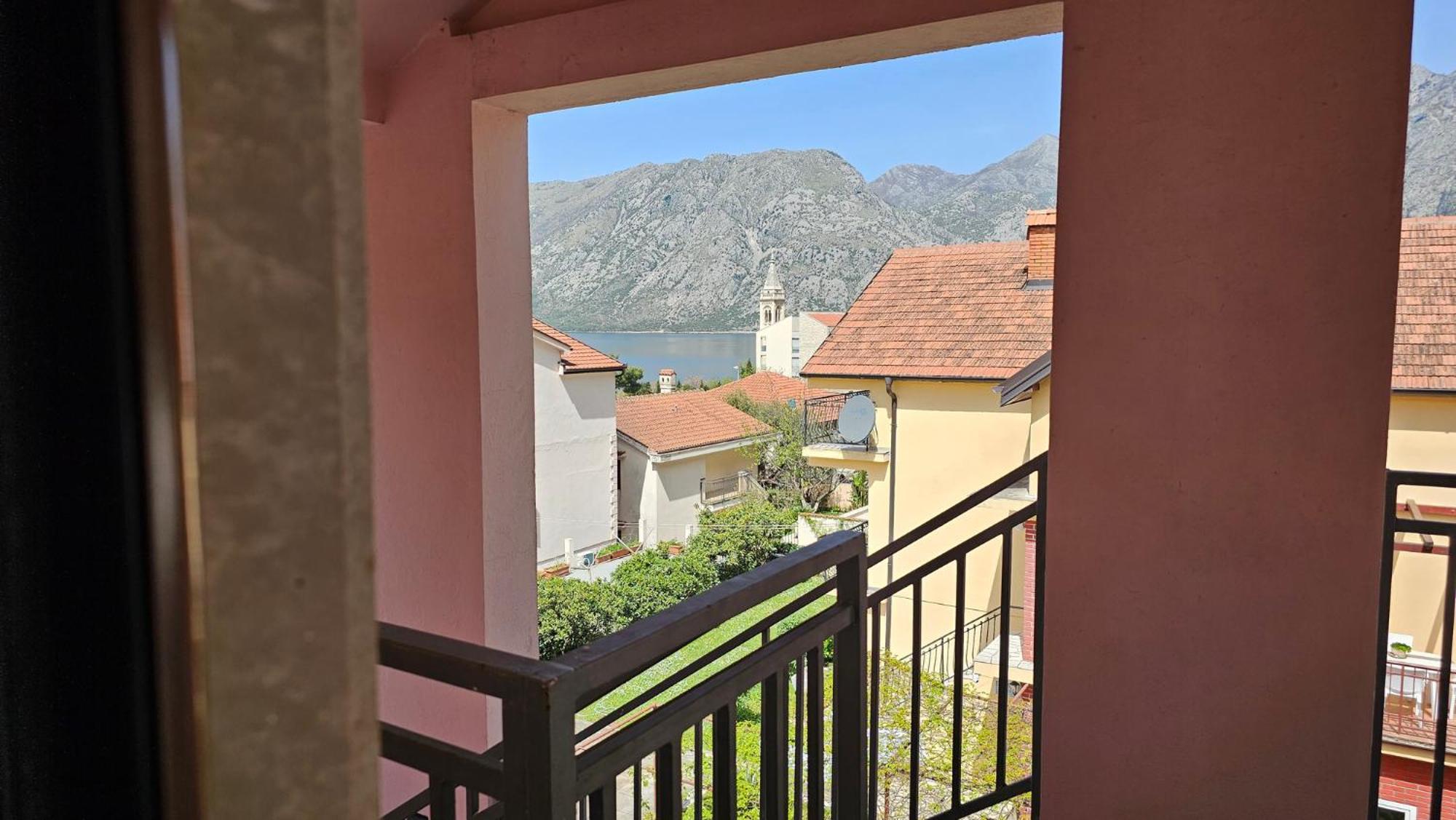 Appartamento Modern Seaside Escape - Stunning Sea View - Private & Stylish Cattaro Esterno foto