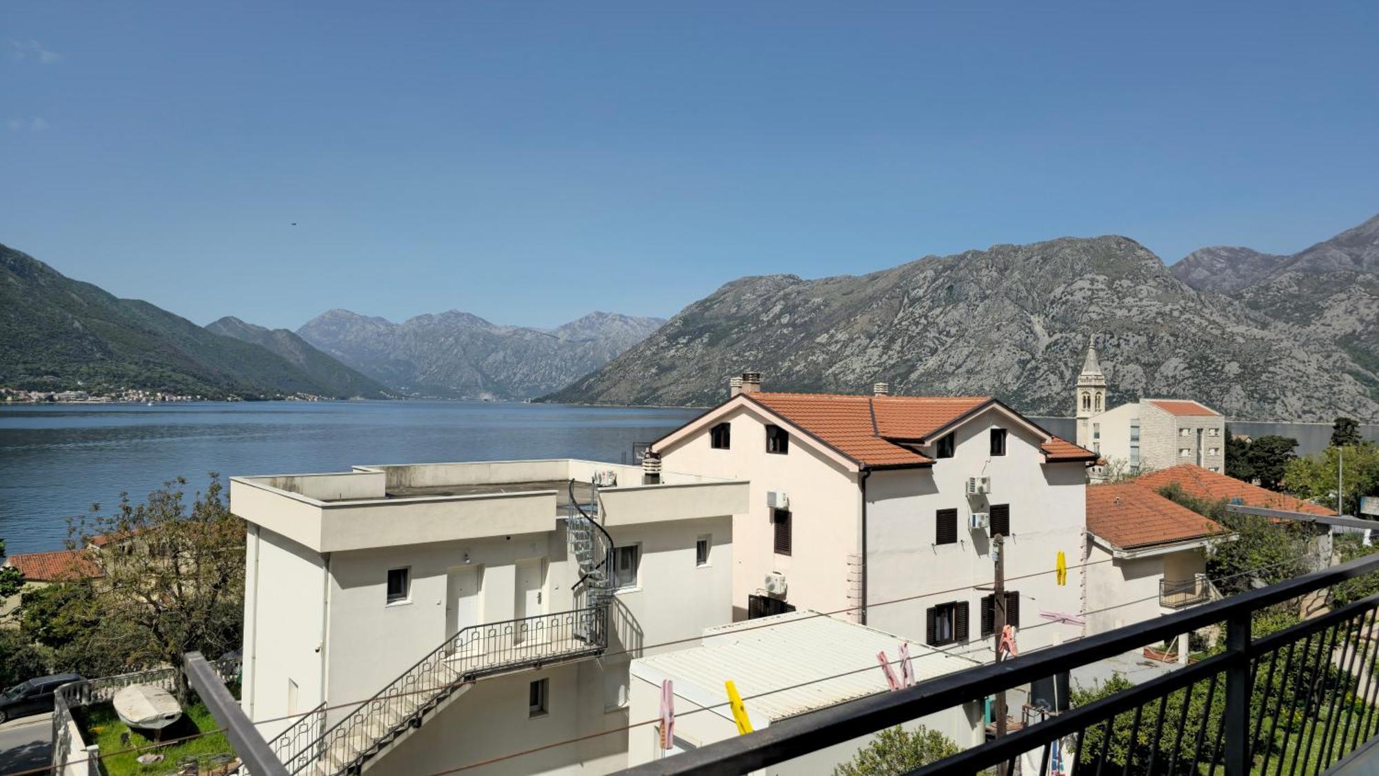 Appartamento Modern Seaside Escape - Stunning Sea View - Private & Stylish Cattaro Esterno foto