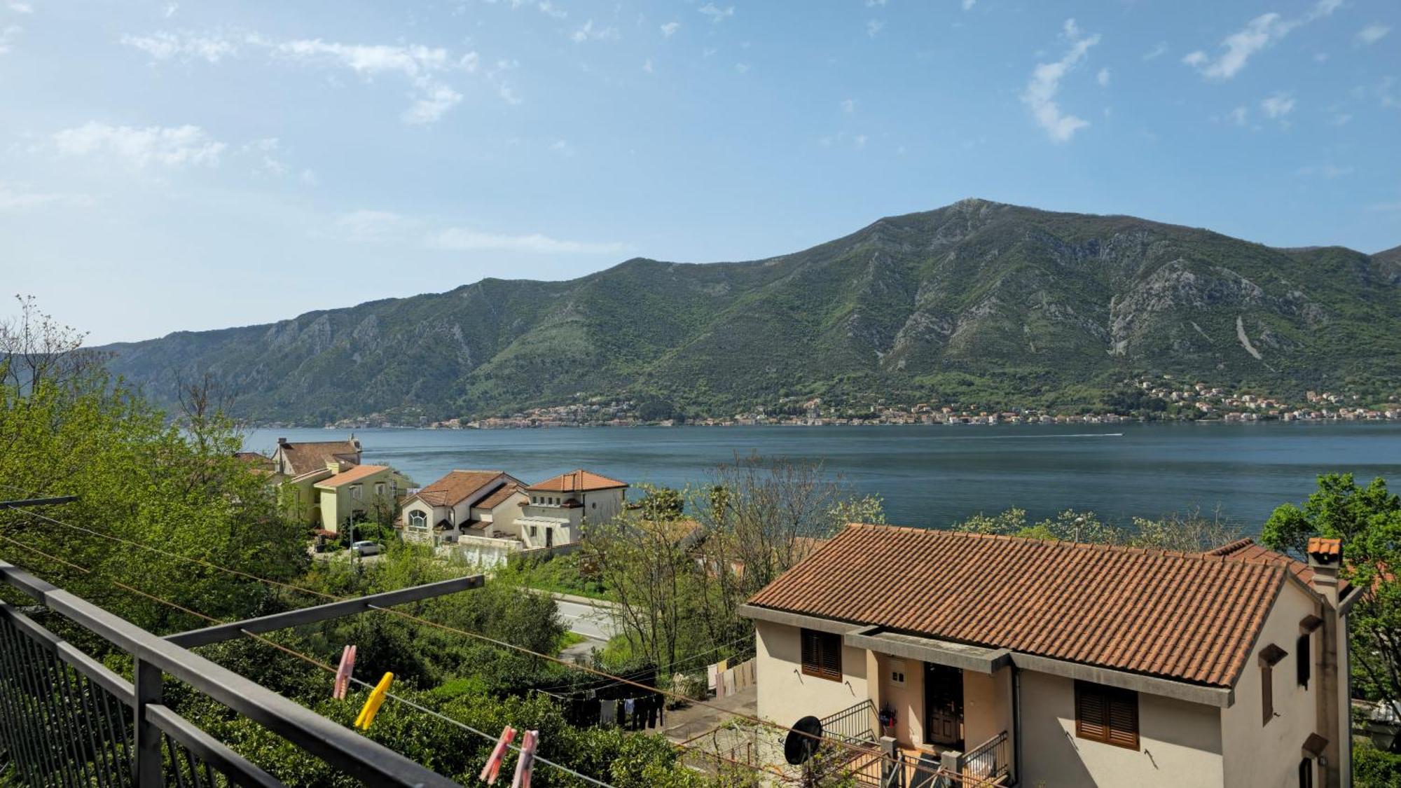 Appartamento Modern Seaside Escape - Stunning Sea View - Private & Stylish Cattaro Esterno foto