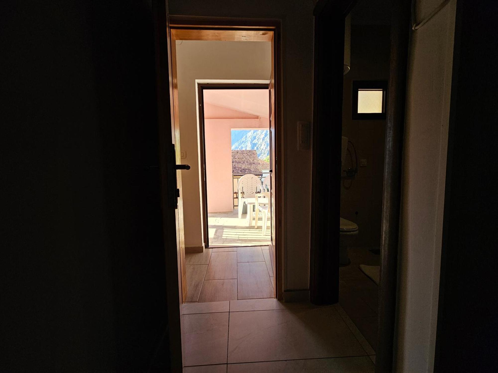 Appartamento Modern Seaside Escape - Stunning Sea View - Private & Stylish Cattaro Esterno foto