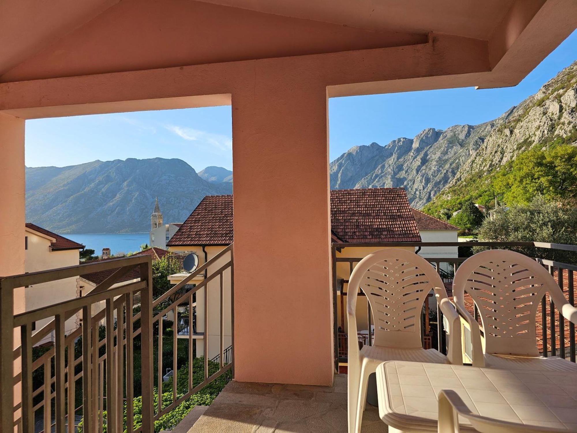 Appartamento Modern Seaside Escape - Stunning Sea View - Private & Stylish Cattaro Esterno foto