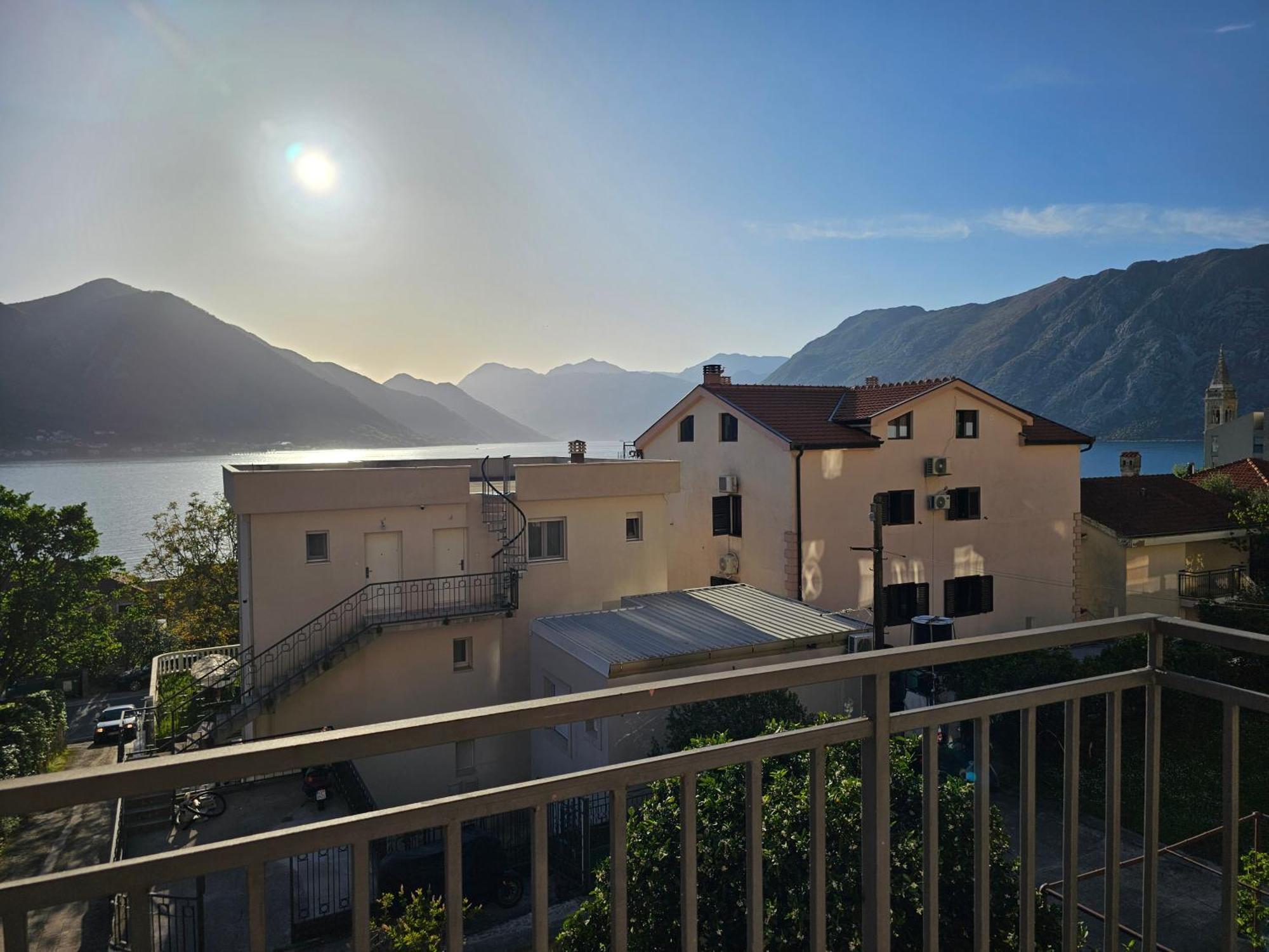 Appartamento Modern Seaside Escape - Stunning Sea View - Private & Stylish Cattaro Esterno foto