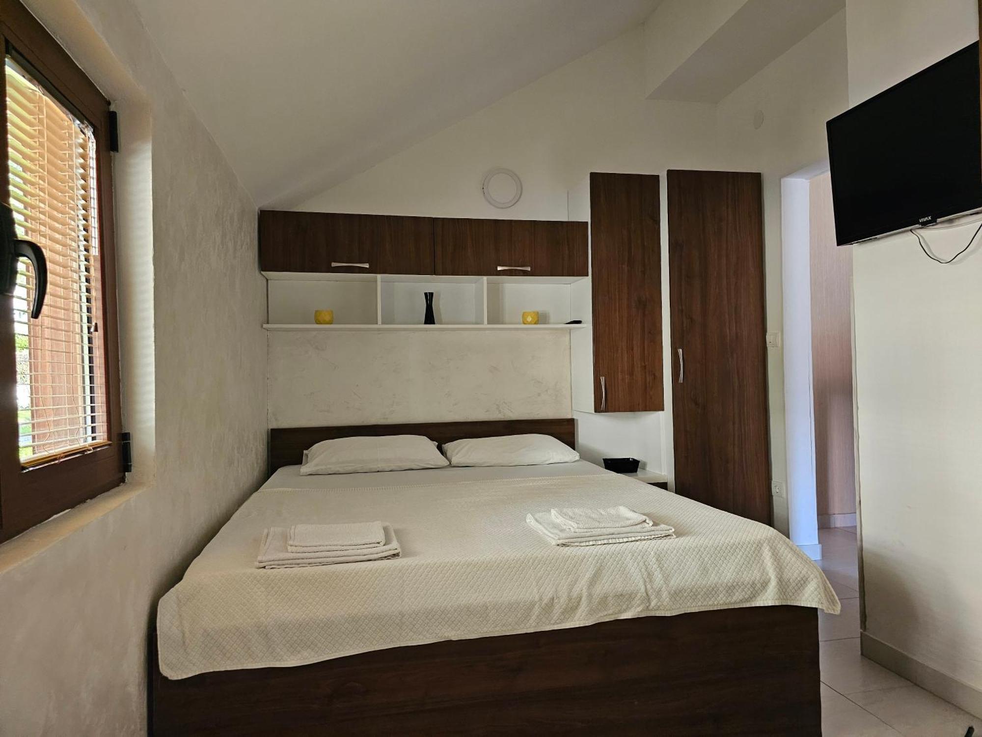 Appartamento Modern Seaside Escape - Stunning Sea View - Private & Stylish Cattaro Esterno foto