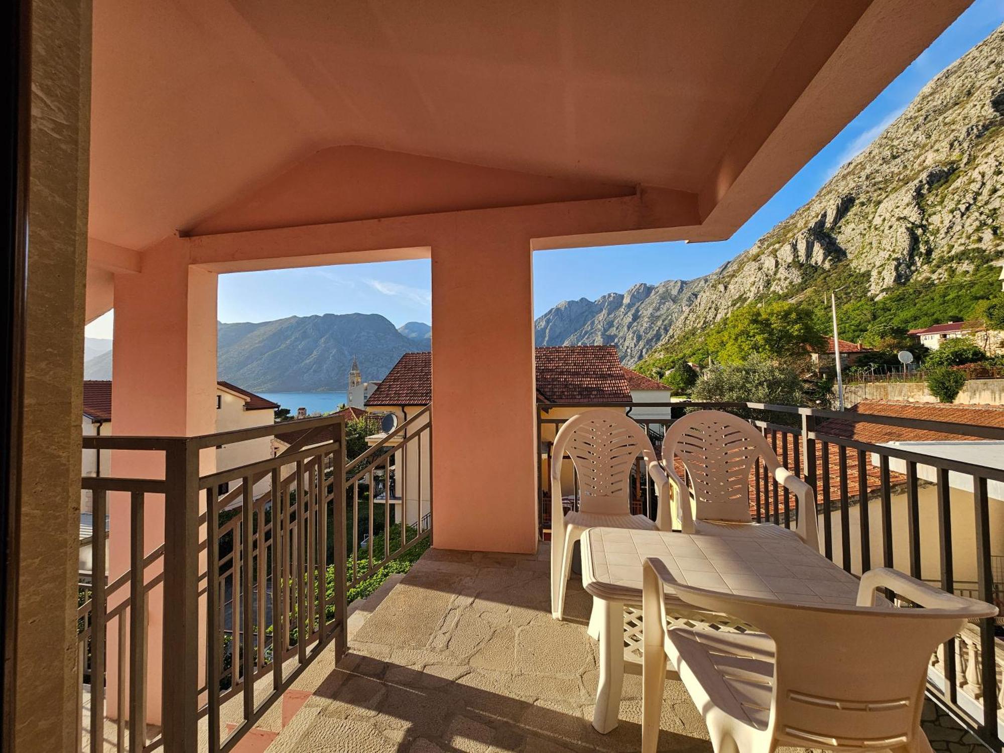 Appartamento Modern Seaside Escape - Stunning Sea View - Private & Stylish Cattaro Esterno foto