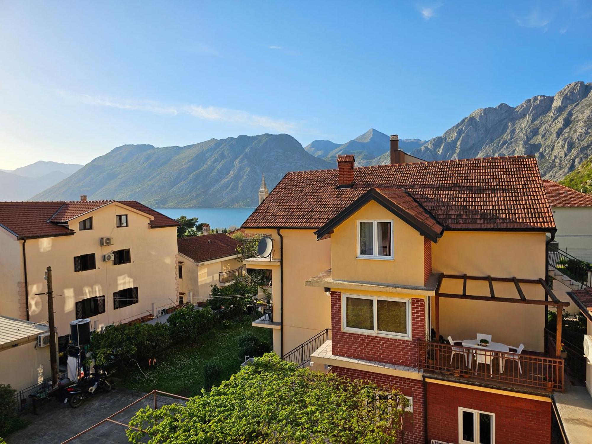 Appartamento Modern Seaside Escape - Stunning Sea View - Private & Stylish Cattaro Esterno foto