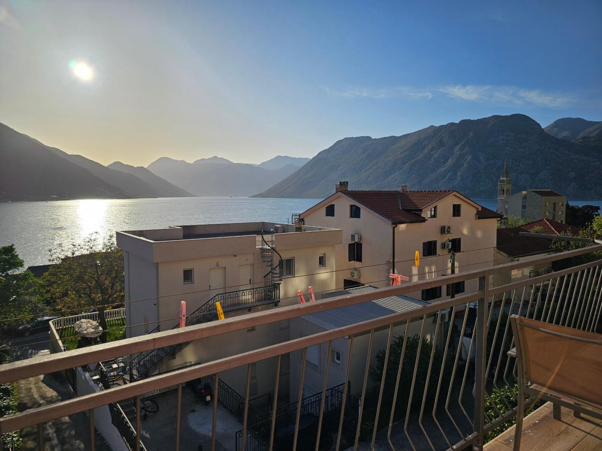 Appartamento Modern Seaside Escape - Stunning Sea View - Private & Stylish Cattaro Esterno foto