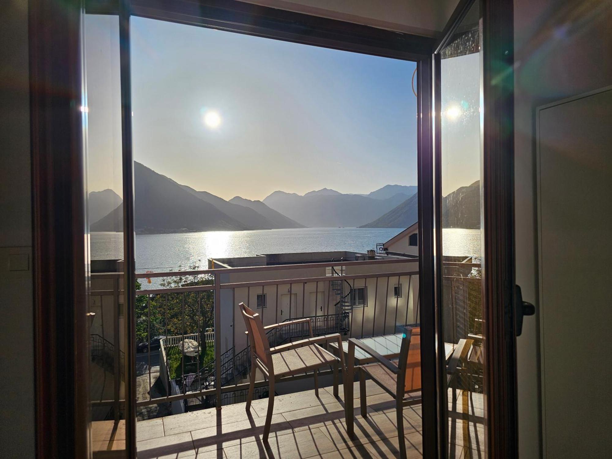 Appartamento Modern Seaside Escape - Stunning Sea View - Private & Stylish Cattaro Esterno foto