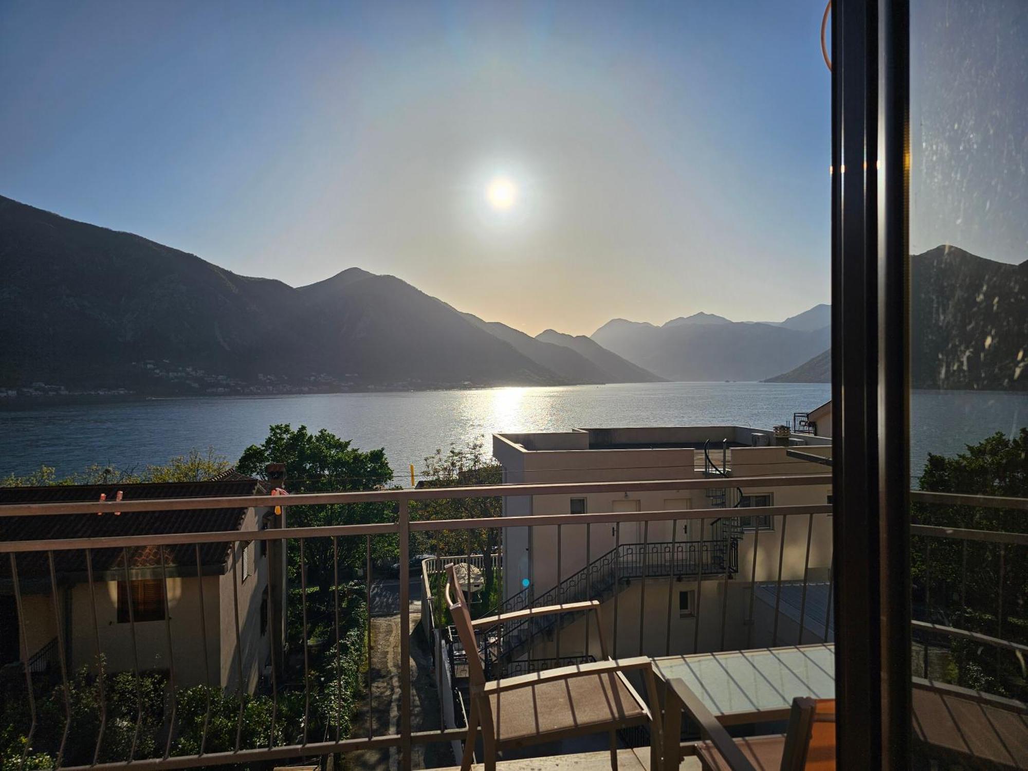 Appartamento Modern Seaside Escape - Stunning Sea View - Private & Stylish Cattaro Esterno foto