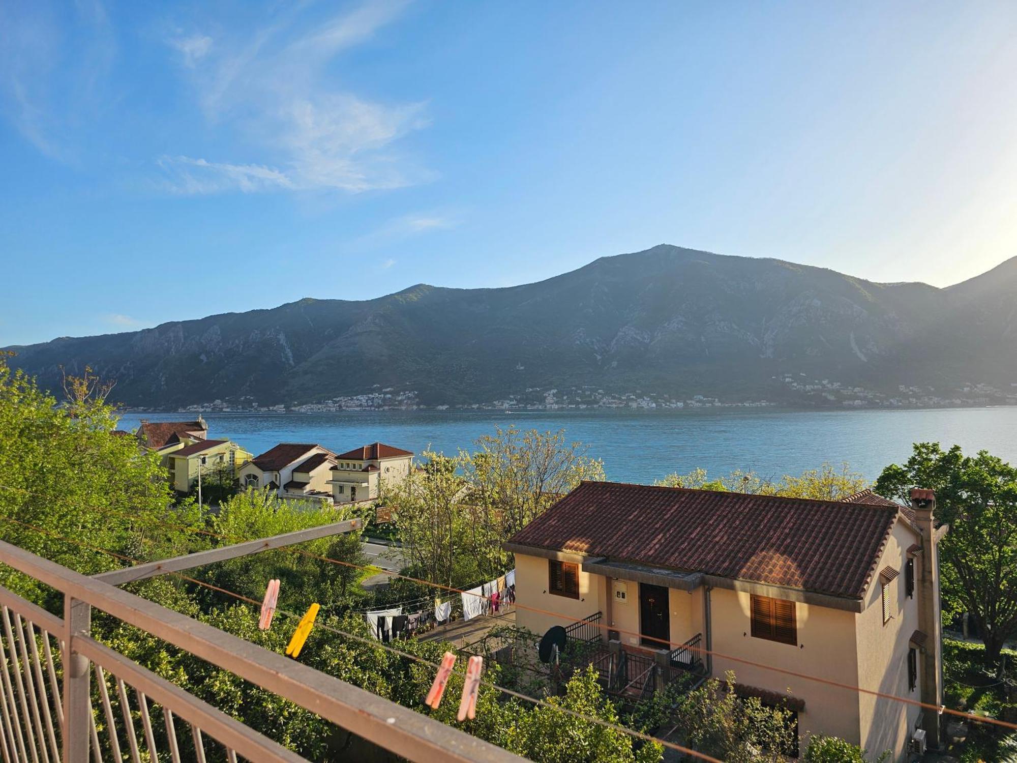 Appartamento Modern Seaside Escape - Stunning Sea View - Private & Stylish Cattaro Esterno foto