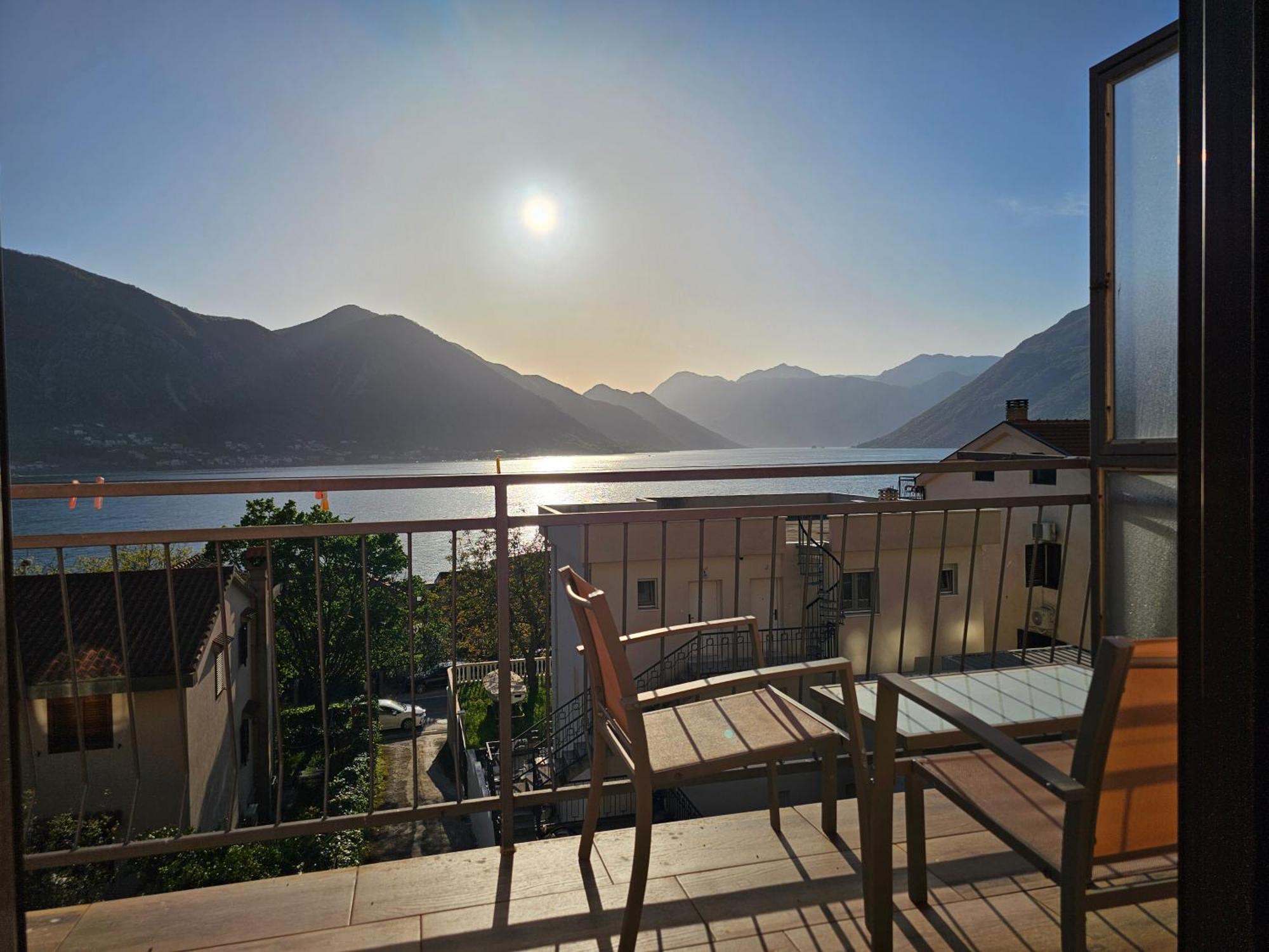 Appartamento Modern Seaside Escape - Stunning Sea View - Private & Stylish Cattaro Esterno foto