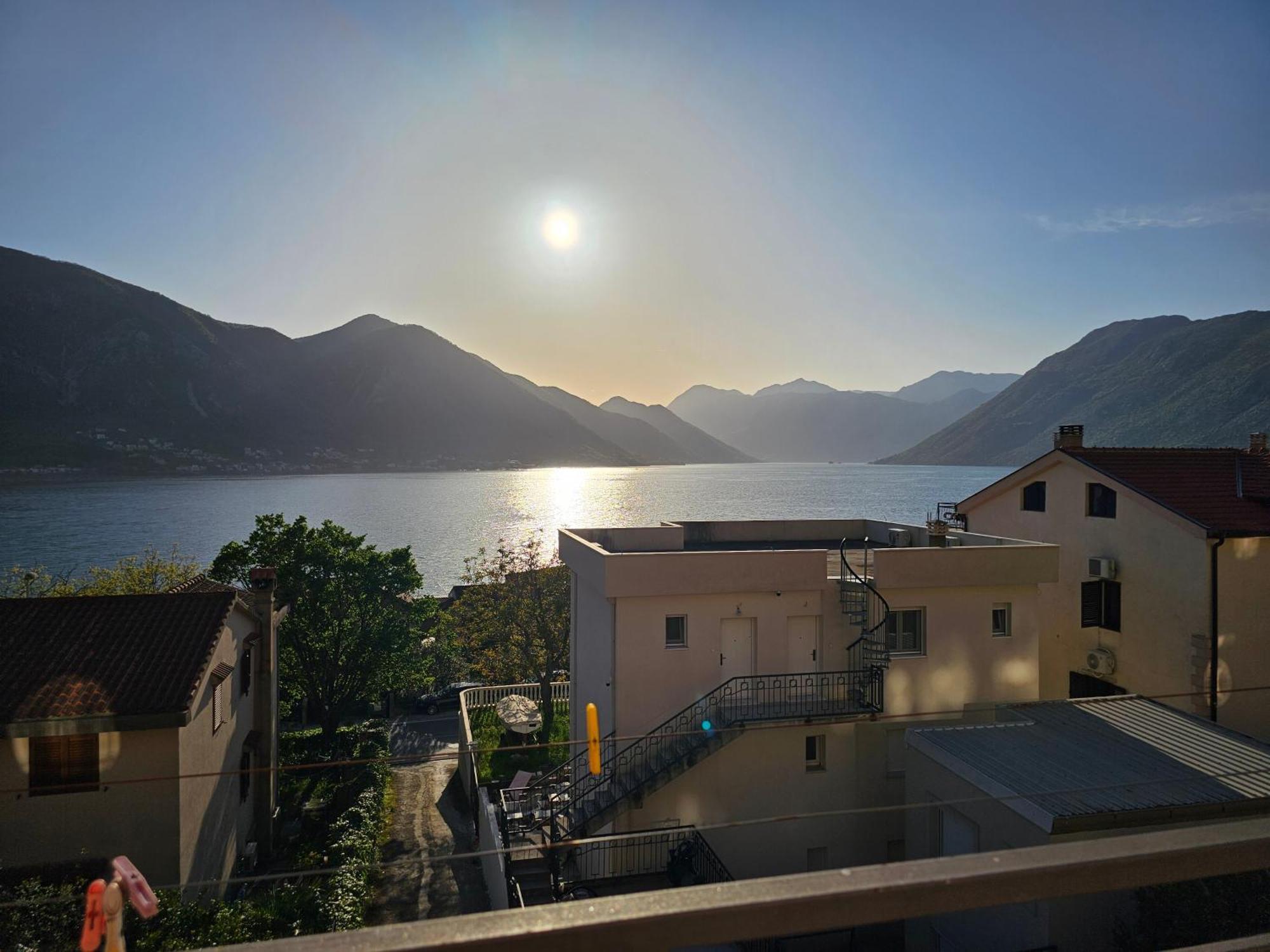 Appartamento Modern Seaside Escape - Stunning Sea View - Private & Stylish Cattaro Esterno foto