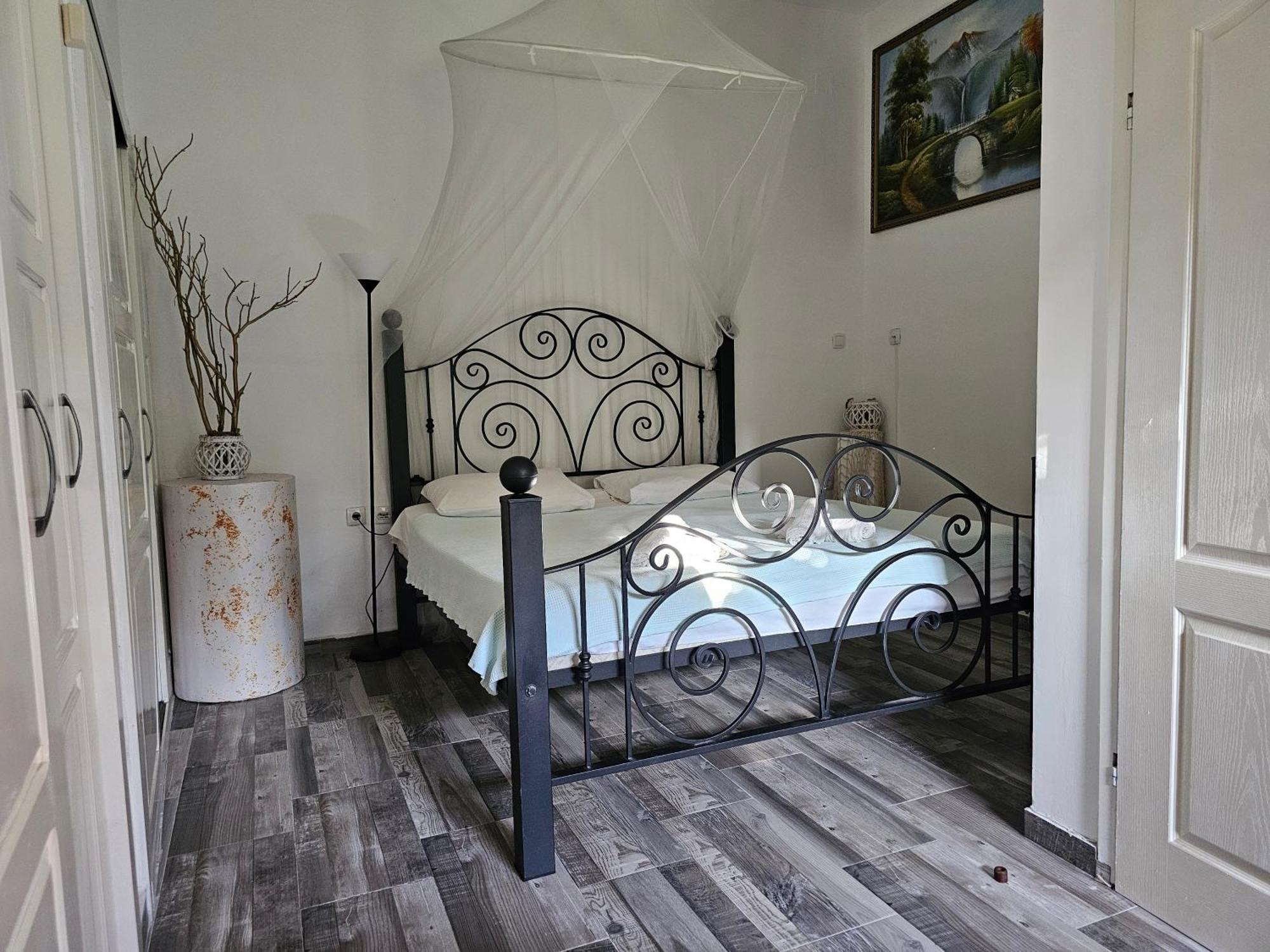 Appartamento Modern Seaside Escape - Stunning Sea View - Private & Stylish Cattaro Esterno foto