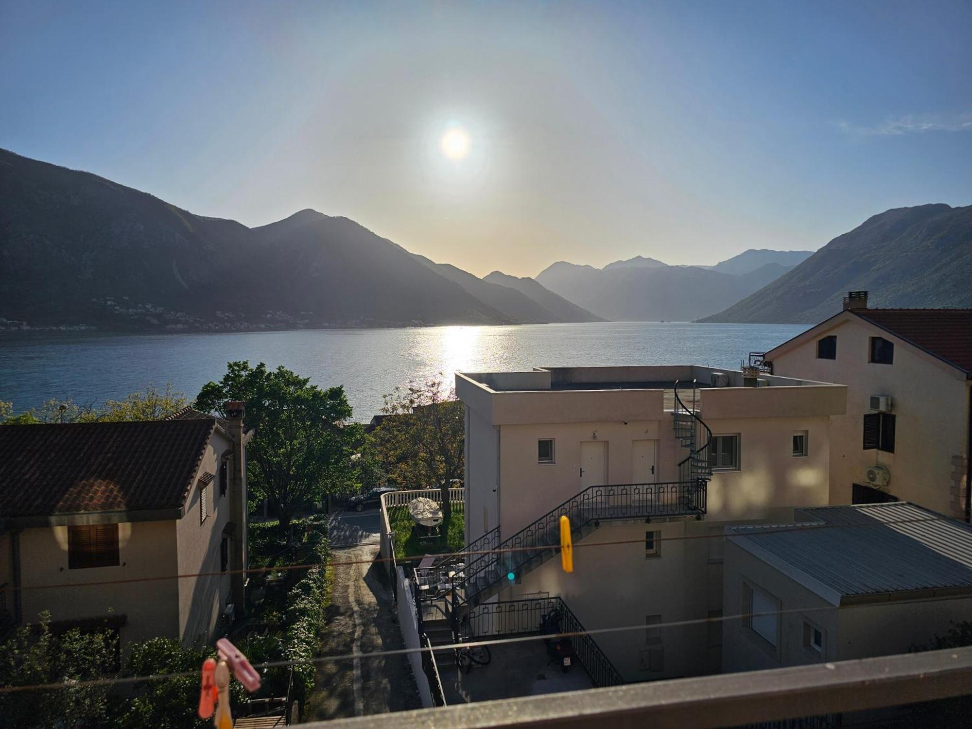 Appartamento Modern Seaside Escape - Stunning Sea View - Private & Stylish Cattaro Esterno foto