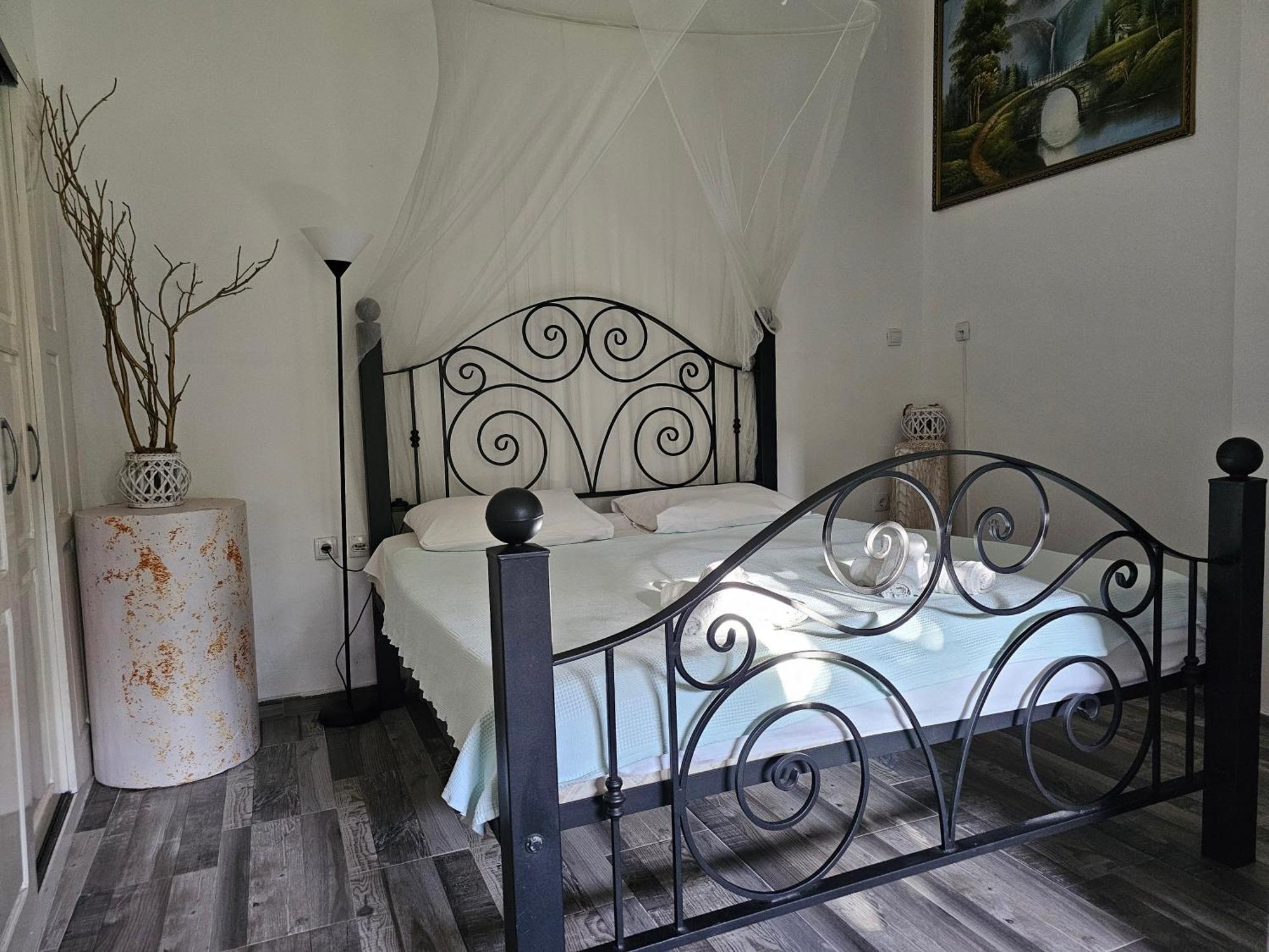 Appartamento Modern Seaside Escape - Stunning Sea View - Private & Stylish Cattaro Esterno foto